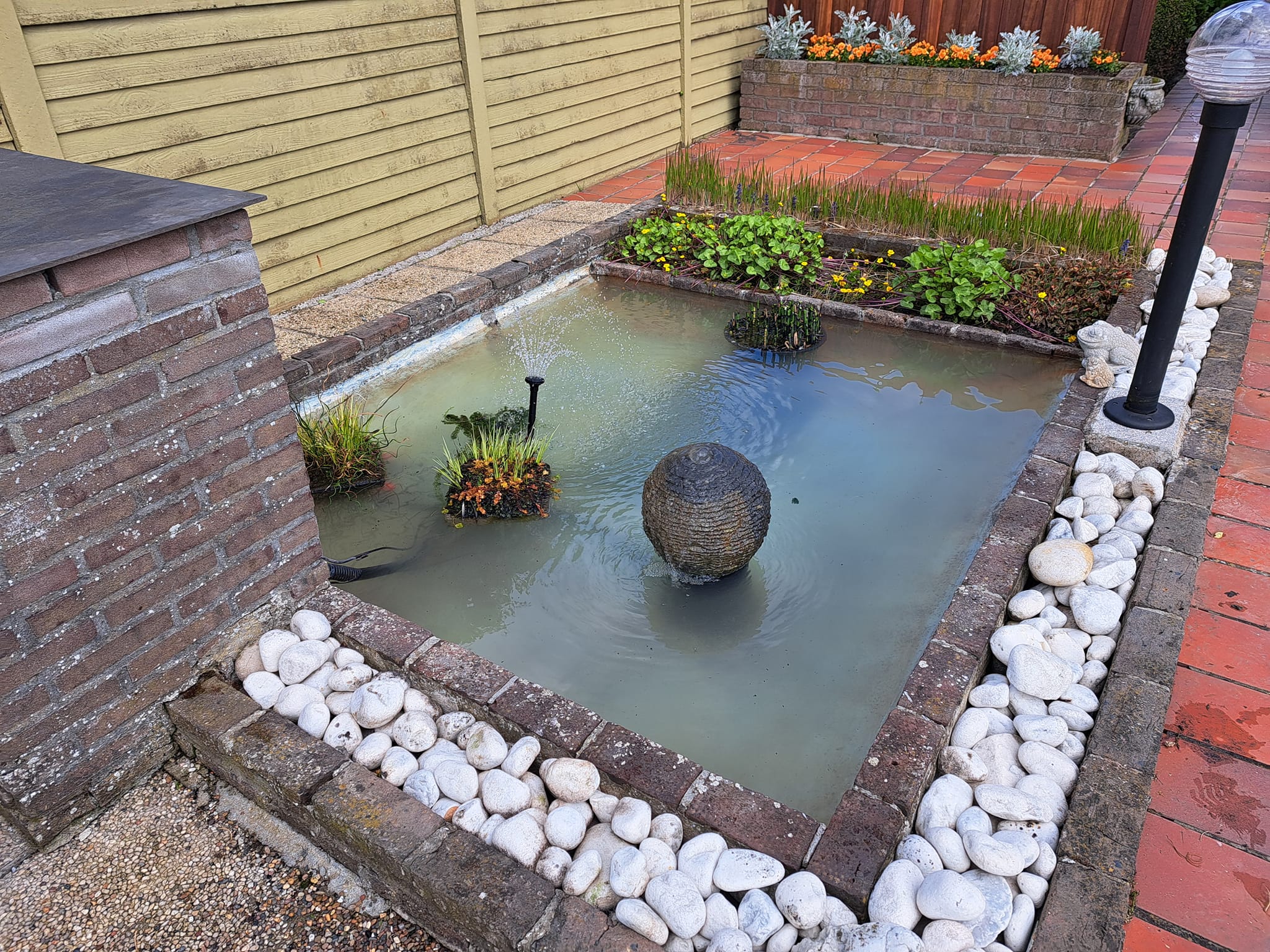 tuin vijvertje.jpg